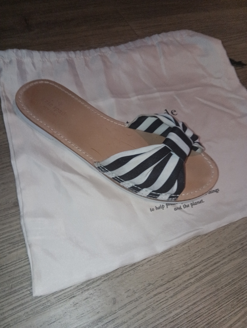 Kate Spade Nautical Stripe Bow Flat Sandals Black Ivory 7.5M - Picture 6 of 6